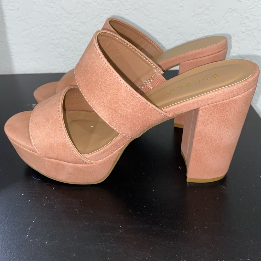 Open toe summer shoe with thick heel, size 7